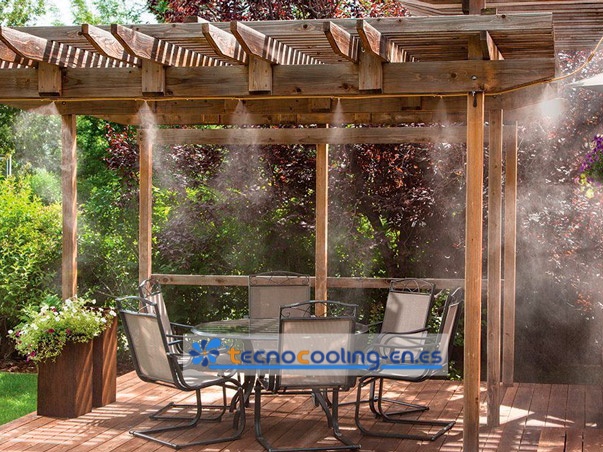 Sistema de nebulización en terraza doméstica